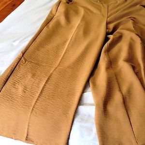 9 West wide leg crops size large